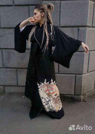 Кимоно с японскими веерами