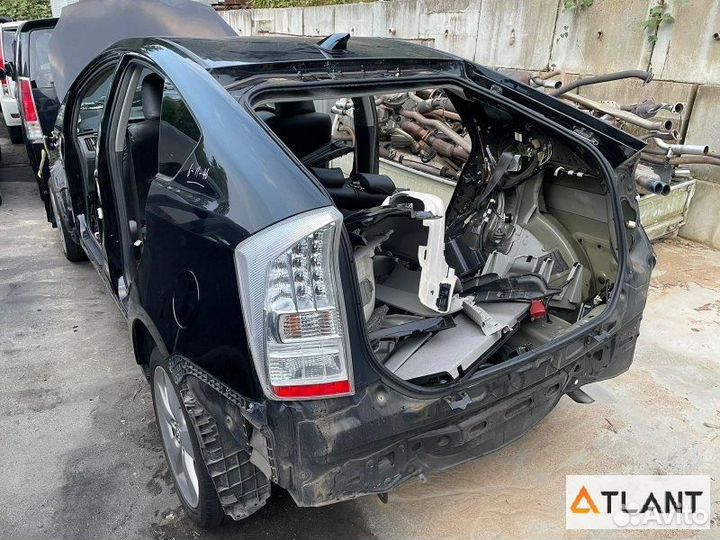 Подкрылок передний левый toyota prius