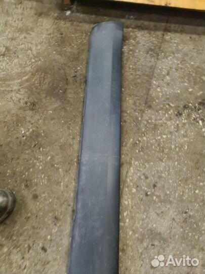 Накладка порога правая Skoda Yeti 2011