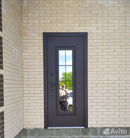 Дверь входная с стеклом и решеткой / Неаполь