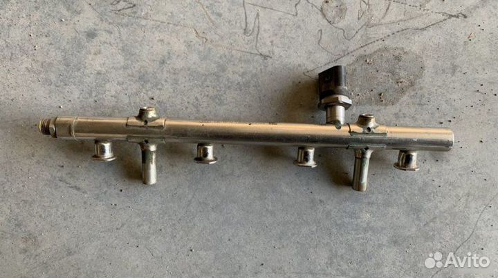 Рампа топливная Skoda Octavia A7 FL 1.8 CJS 2018