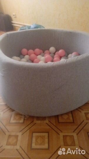 Сухой бассейн с шариками
