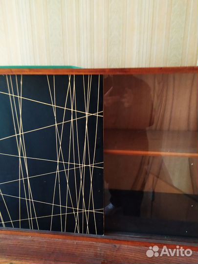 Шкаф витрина сервант