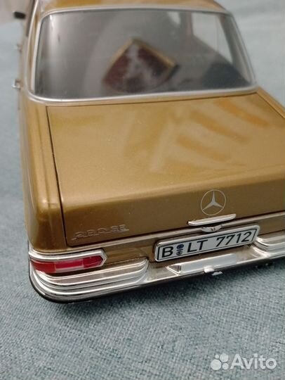 Модель Mercedes Benz 280SE 1:18