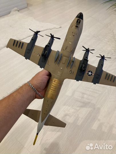 Сборная модель самолета Lockheed P-3C Orion