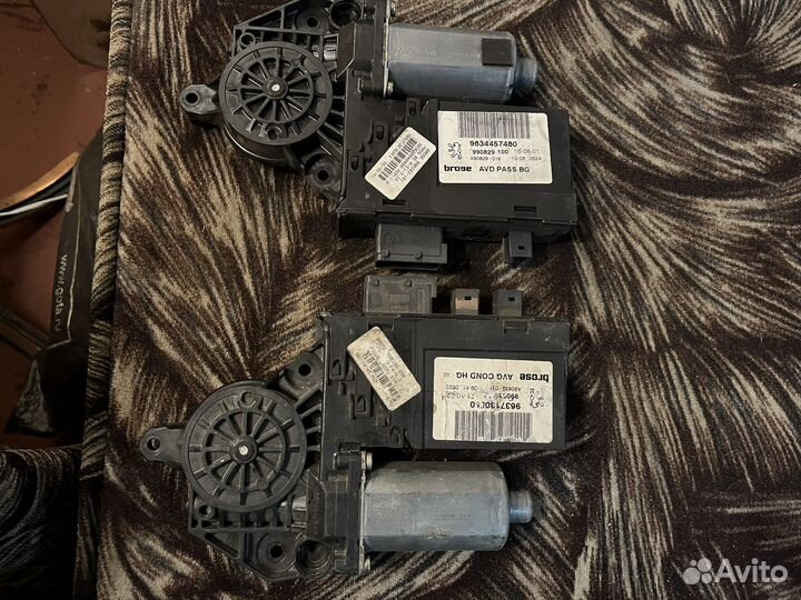 Стеклоподъемники передние Пежо