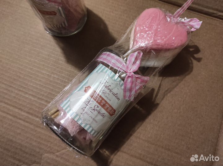 Свечи ручной работы сердца на палочке в вазе