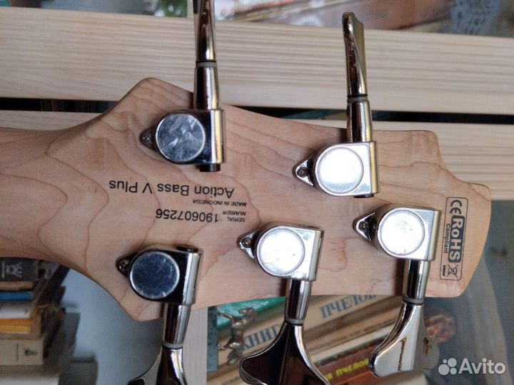 5 струнная бас гитара