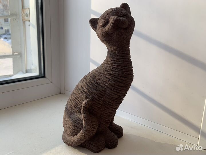 Статуэтка кошка