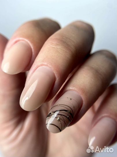 Маникюр в салоне