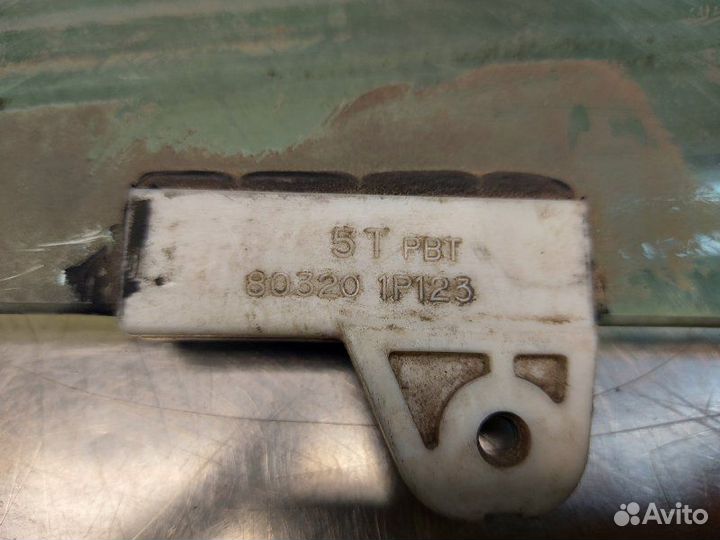 Стекло двери переднее левое Nissan Maxima A33 2