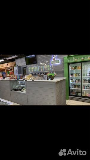 Продавец разливных напитков