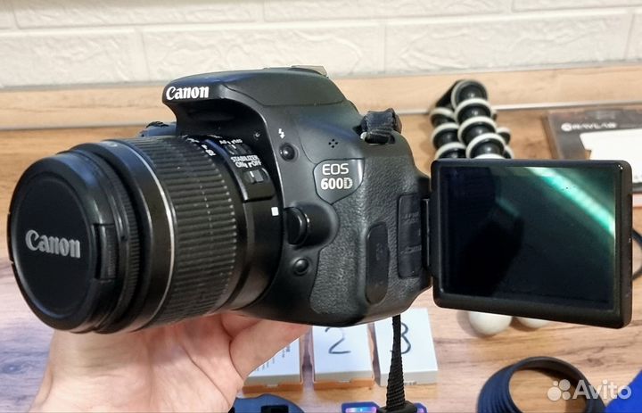 Canon EOS 600d (18-55mm) + Canon EF 50mm f/1.8 ii