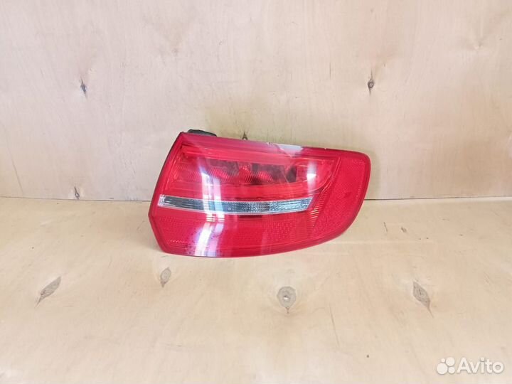 Задний правый фонарь Audi A3 8P (8P4945096E)