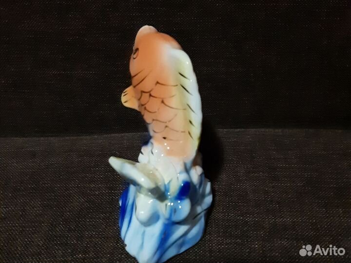 Статуэтка фарфоровая 