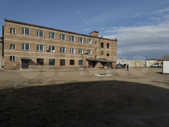 Здание, 1300 м²