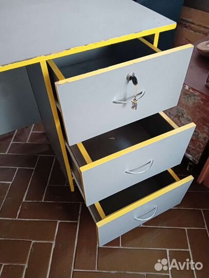 Стол компьютерный