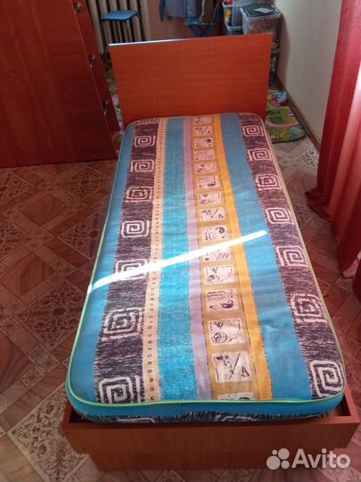 Кровать детская с матрасом