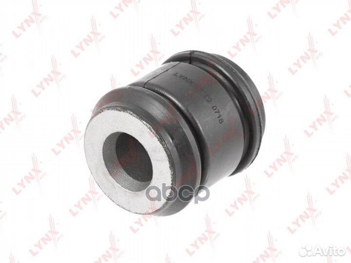 Сайлентблок поперечной тяги зад прав/лев B8