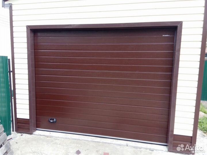 Секционные ворота / Гаражные ворота