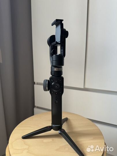 Электрический стабилизатор для смартфона Zhiyun Sm