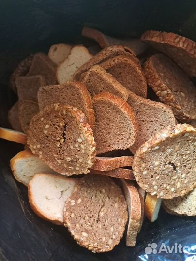 Хлеб сухой на корм животным