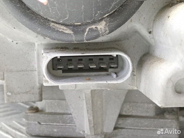 Б/У Фара передняя правая 301166272 mercedes-benz