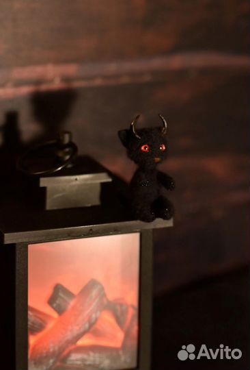 Игрушка брошка Фамильяр ручная работа