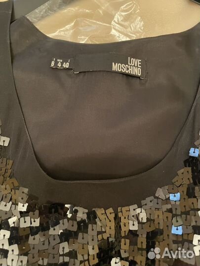 Платье в пайетках Moschino