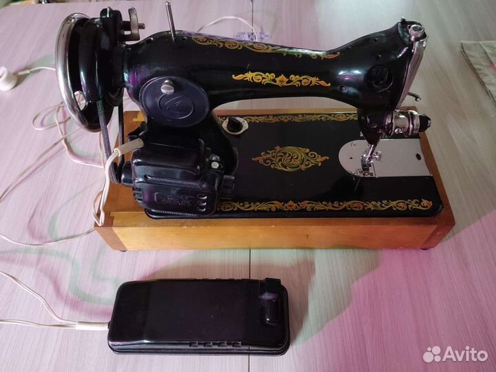 Швейная машина 