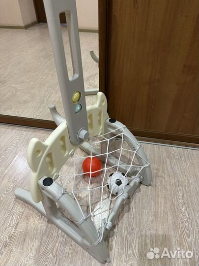 Детское баскетбольное кольцо и футбольные ворота