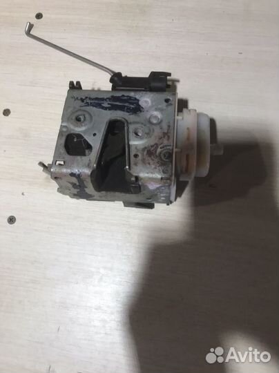 Замок водительской двери audi а4 кузов b5