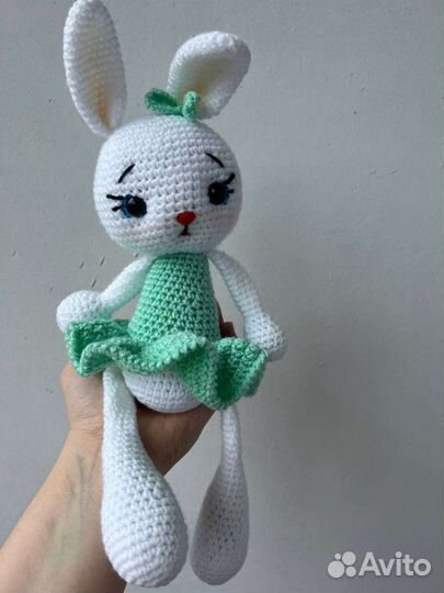 Вязаные игрушки балерина Зайчик
