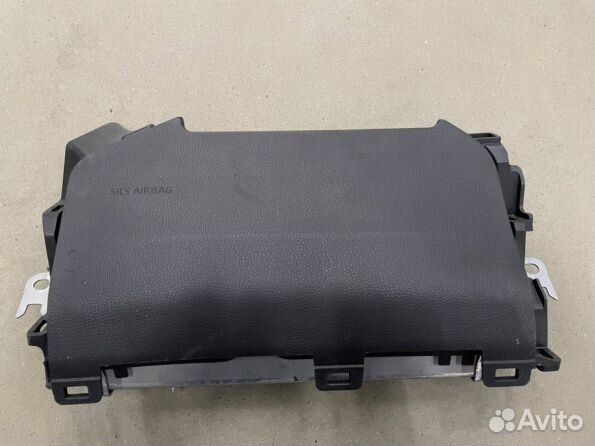 Toyota RAV4 ха50 безопасность в колени