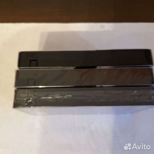 За 3-шт VHS кассеты запечатаны, новые