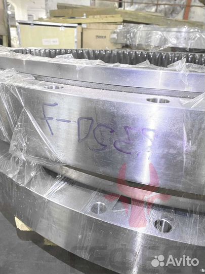 Поворотный круг Hyundai R300LC-9S 81N8-00023