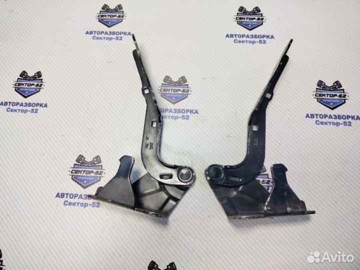 Петля капота Hyundai Tucson 1