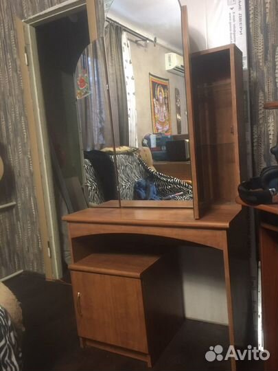 Трюмо с зеркалом