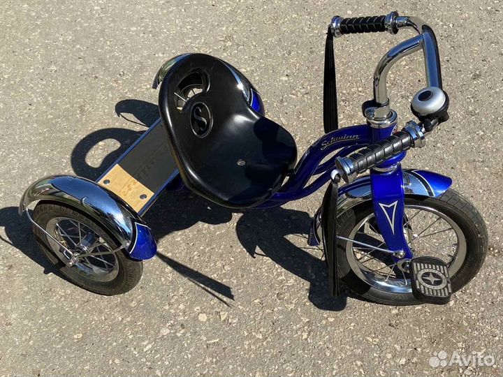 Трехколесный велосипед Schwinn Roadster Trike