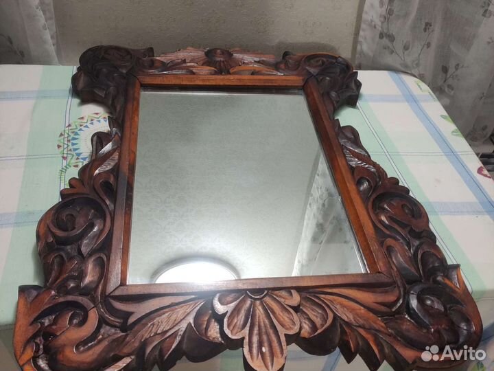 Зеркало в деревянной раме. Винтаж