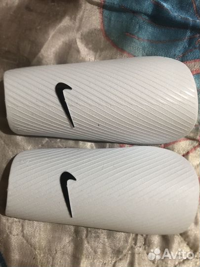 Футбольные щитки