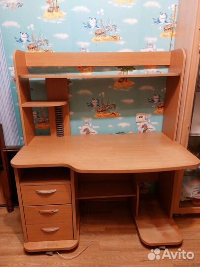 Компьютерный стол