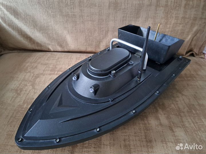 Прикормочный кораблик