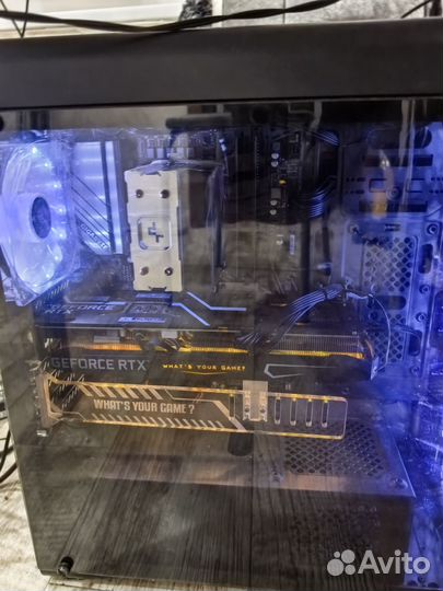 Мощный игровой компьютер с монитором