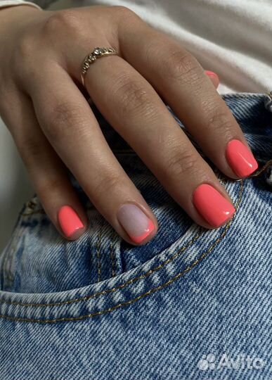 Маникюрс покрытием гель лак