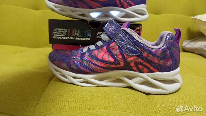 Кроссовки для девочки