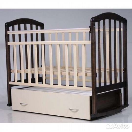 Детская кроватка с маятником и ящиком