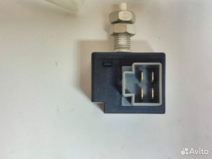 Датчик педали тормоза Hyundai-KIA ор-л 938104DR0A