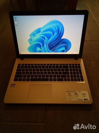 Ноутбук asus X540Y AMD E1-7010 1.5