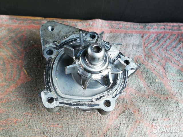 Помпа водяная Митсубиси Паджеро Мини 2